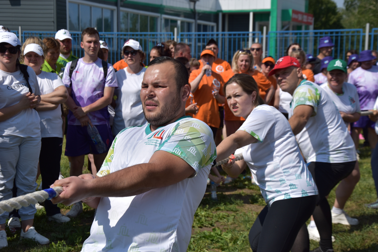 Ежегодное участие сотрудников КДЦАК в спартакиаде Октябрьского района