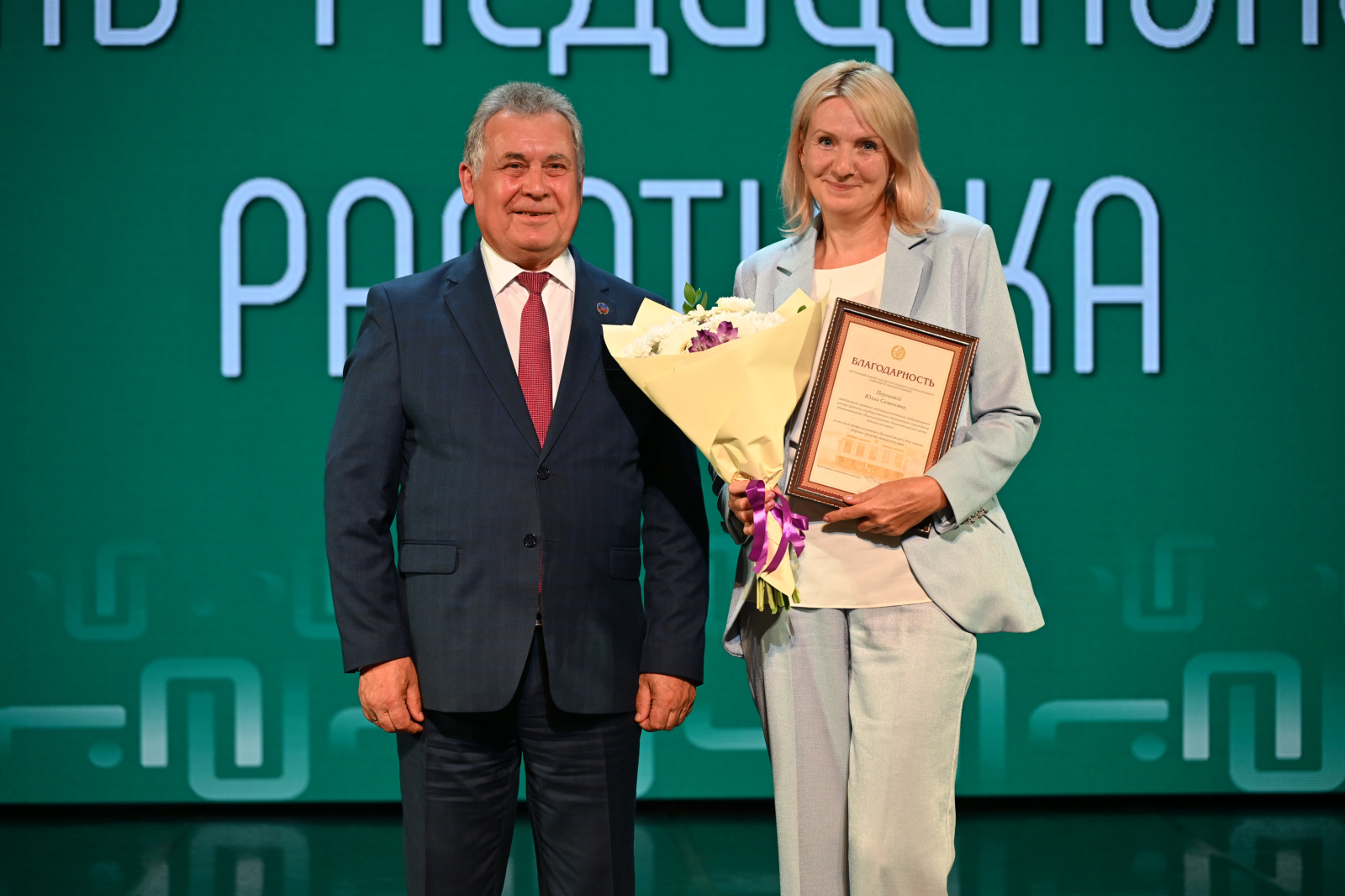Коллектив КДЦАК поздравили с предстоящим профессиональным праздником Днем медицинского работника