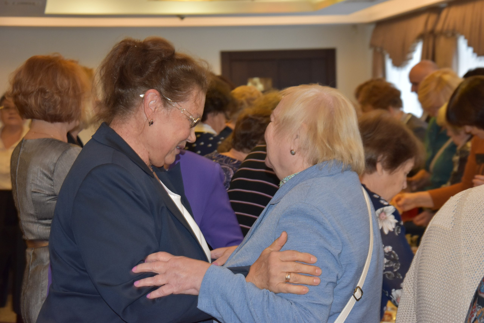 Встреча ветеранов КДЦАК: тепло воспоминаний, крепкие объятия и позитивные эмоции