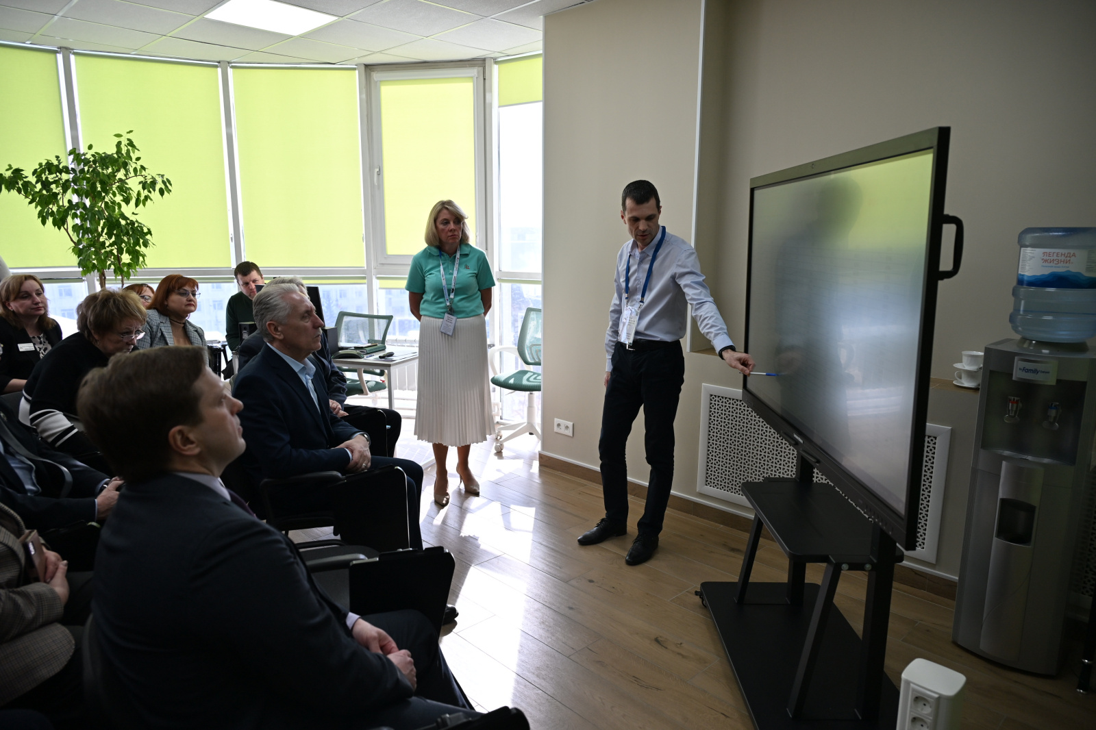 Специалисты Консультативно-диагностического центра Алтайского края продемонстрировали работу «Единого контакт-центра» депутатам краевого парламента  