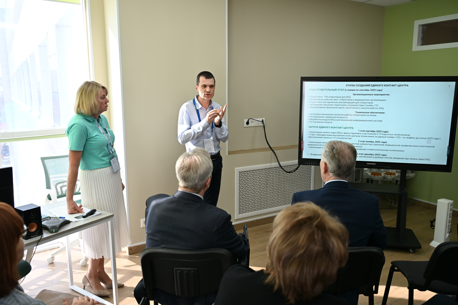 Специалисты Консультативно-диагностического центра Алтайского края продемонстрировали работу «Единого контакт-центра» депутатам краевого парламента  